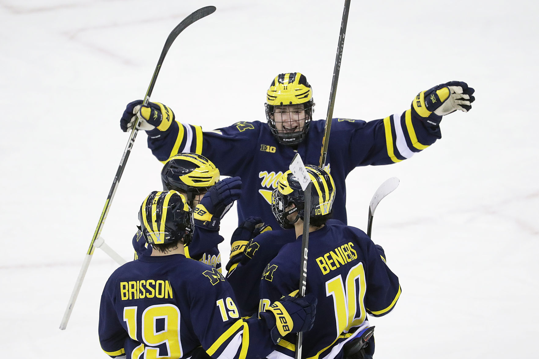 012822_uwhockey_07-01282022190427